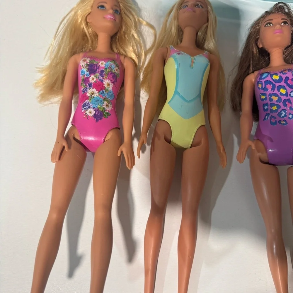 BARBIE DOLL Speedboat Playset with Pink Boat and 3 Barbie's